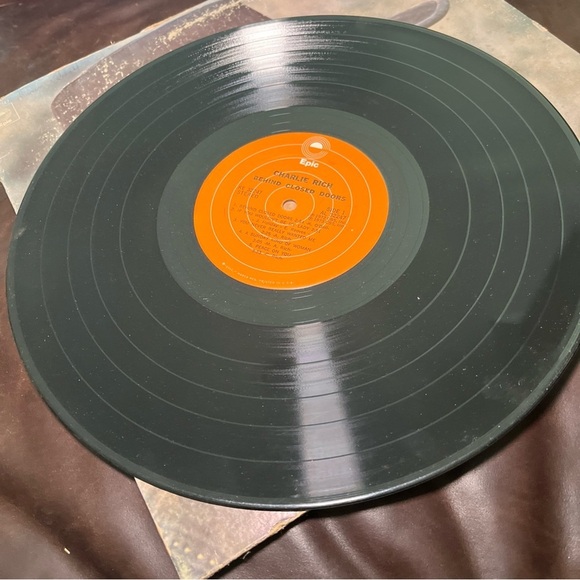 Charlie Rich 'Behind Closed Doors' Vinyl Record 1973 - Picture 6 of 9